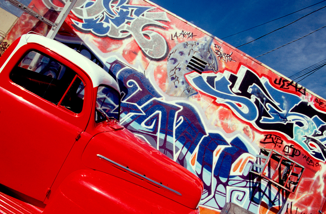 Melrose-alley-Red-Truck-Grafitti